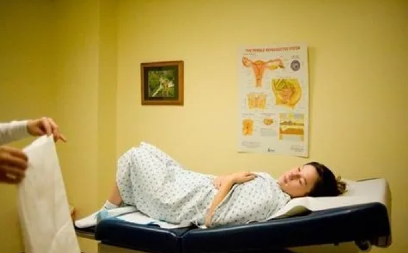 美国"拇指姑娘":出生时身高25厘米,体重208克,血管比针孔还细