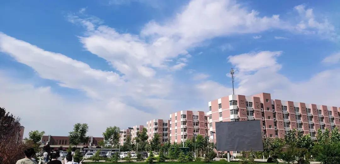 西安高新科技职业学院校园景色|和煦秋日