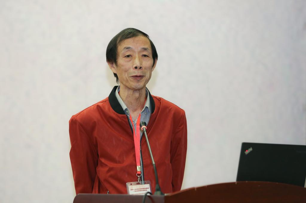 如何看待"批美"成名的陈平教授?美国别墅,女儿入美籍,嫁老外