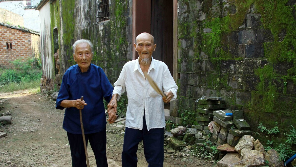 家有长寿老人,对儿女来说是福还是祸?听听这位71岁大妈怎么说