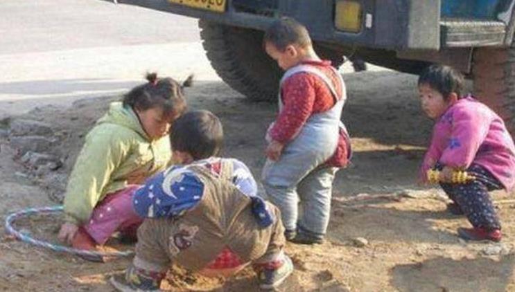 宝宝开裆裤该退出舞台了!别图方便,图省钱,等孩子受伤才后悔