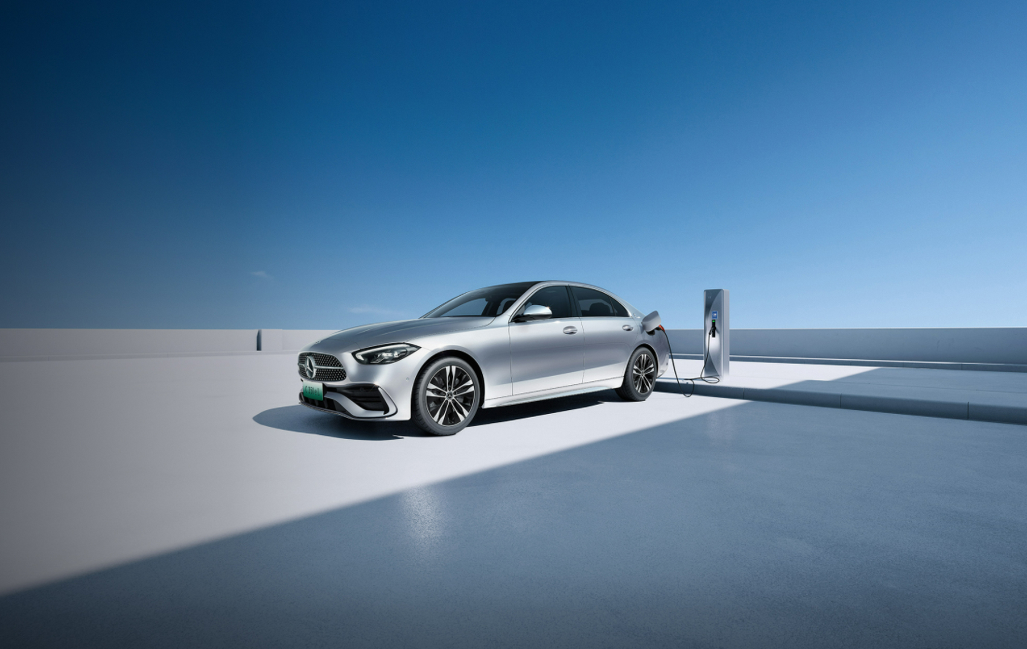 18万 #全新一代奔驰c级#  7月13日,奔驰发布了全新改款的奔驰c级,奔驰