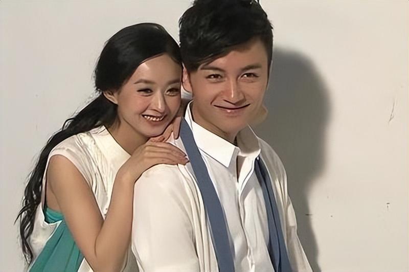 离婚后的赵丽颖,独居上海一个人散步吃烤串,和陈晓内核一致