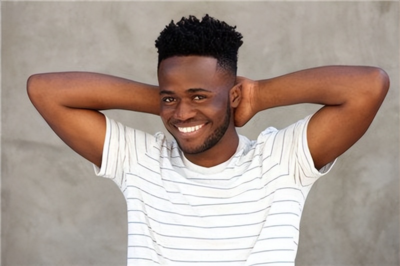 北大才女殷杰:与非洲黑人结婚定居北京,混血儿女如今是百万网红