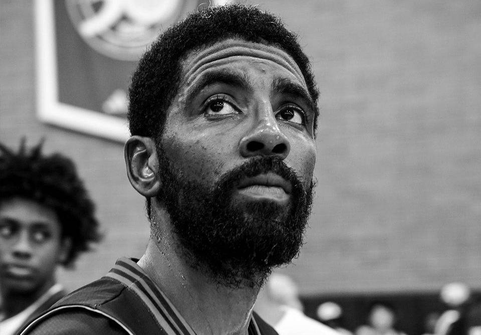 欧文着新鞋出战德鲁联赛 轻取三双带队获胜