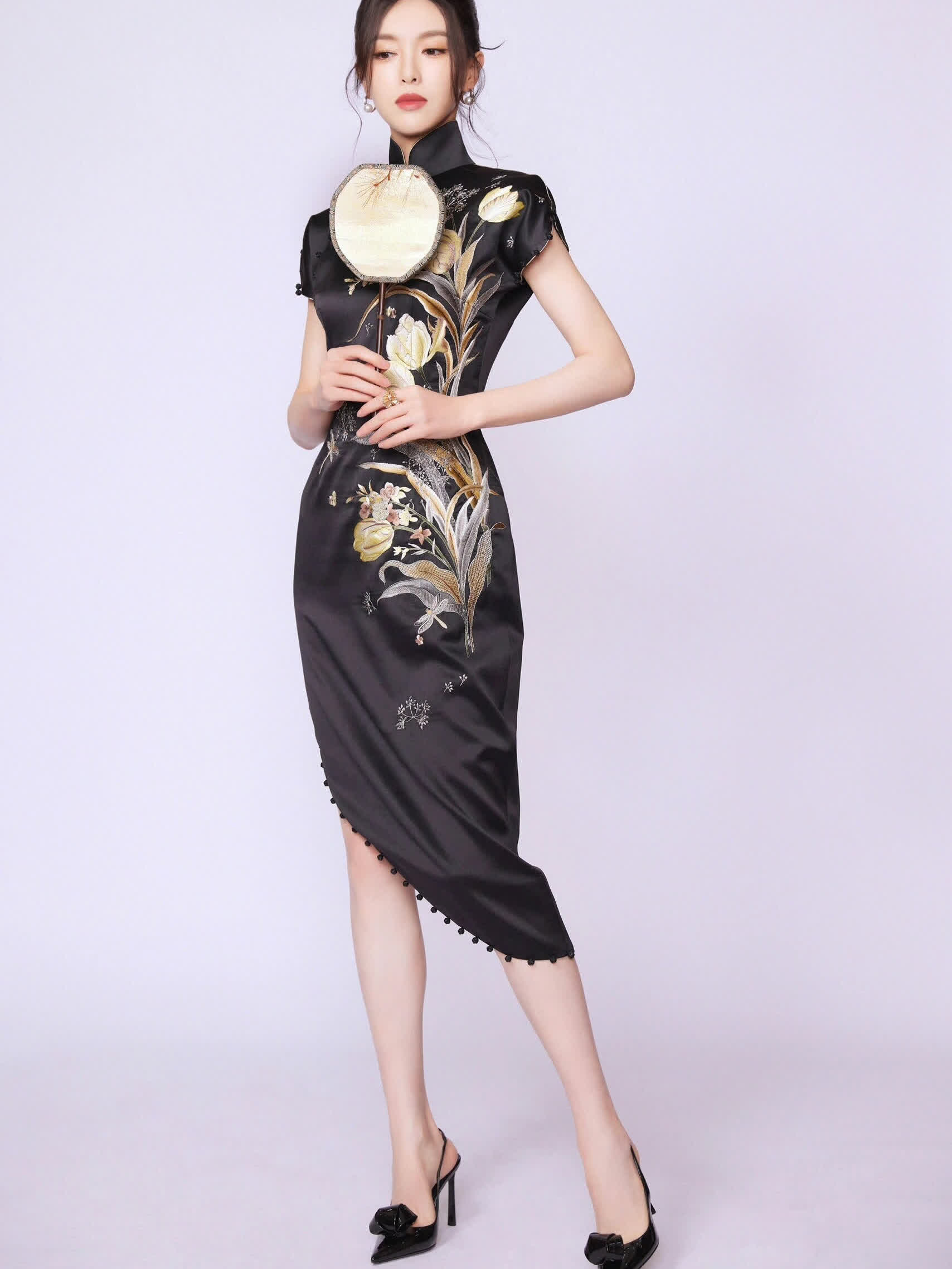 快四十岁的唐嫣,穿旗袍还能这么美?