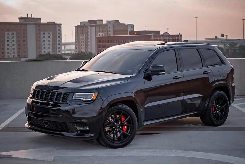 机增版大切诺基srt8!真正的"大力出奇迹"