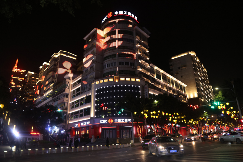 重庆巫山:山水港湾城市夜景醉人乐陶陶