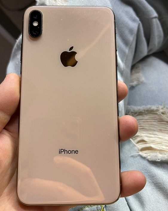 这是网友入手的iphonexs max,成色非常好,没有划痕磕碰等问题.