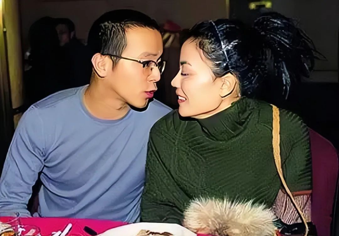 天后王菲的前男友变成"流浪汉",网友:窦唯你后悔吗?