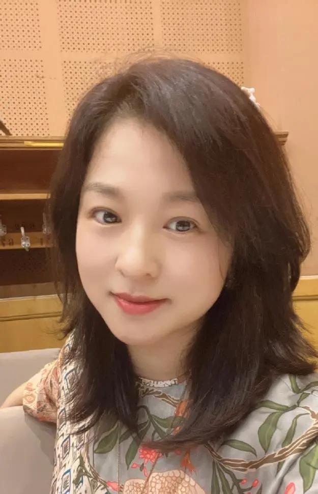 演员魏小军:40岁走红,45岁"消失",如今新身份露面惊艳众人