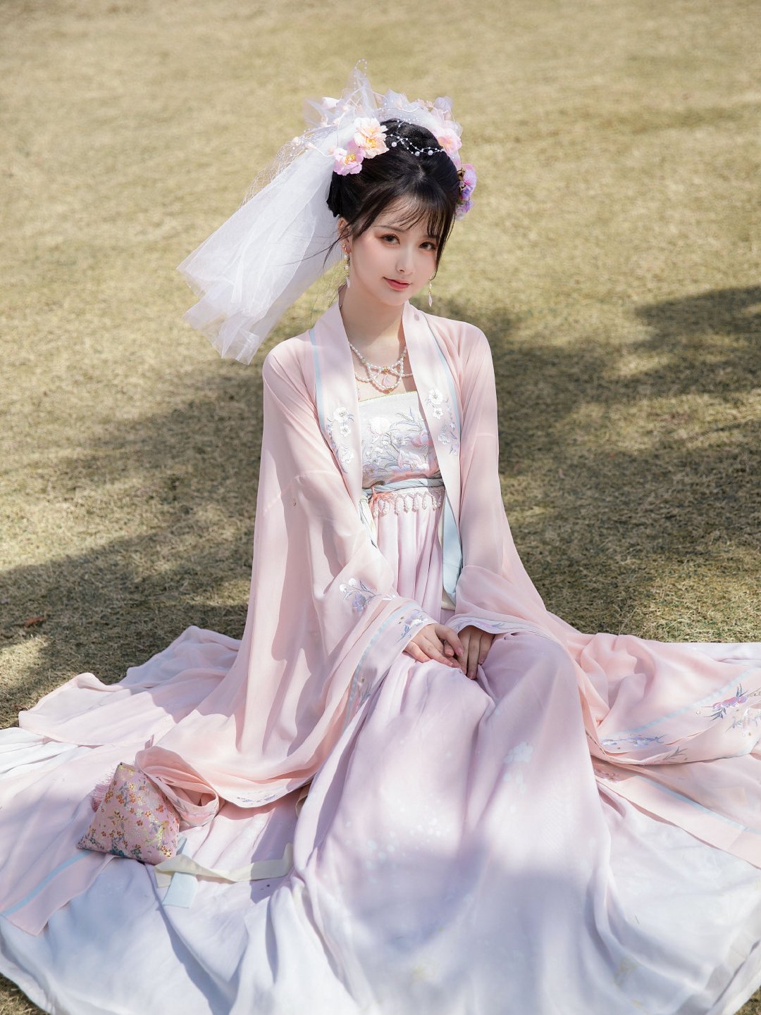 "汉服 头纱"的穿法也太美了,温柔又少女,像个新娘子