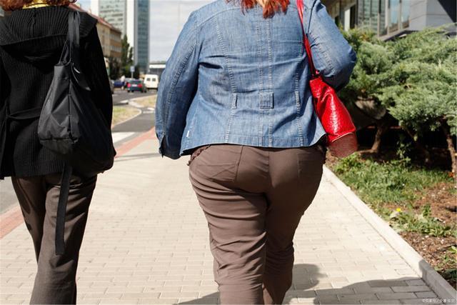 为什么女生会先胖腿?学会3个动作,让你轻松瘦腿,还不反弹