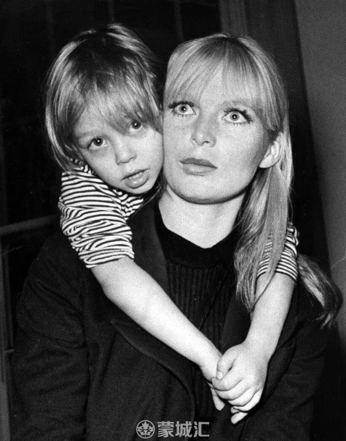 全球最帅阿兰德龙之子横死 尸体高度腐烂 一生悲惨 父不认 母吸毒