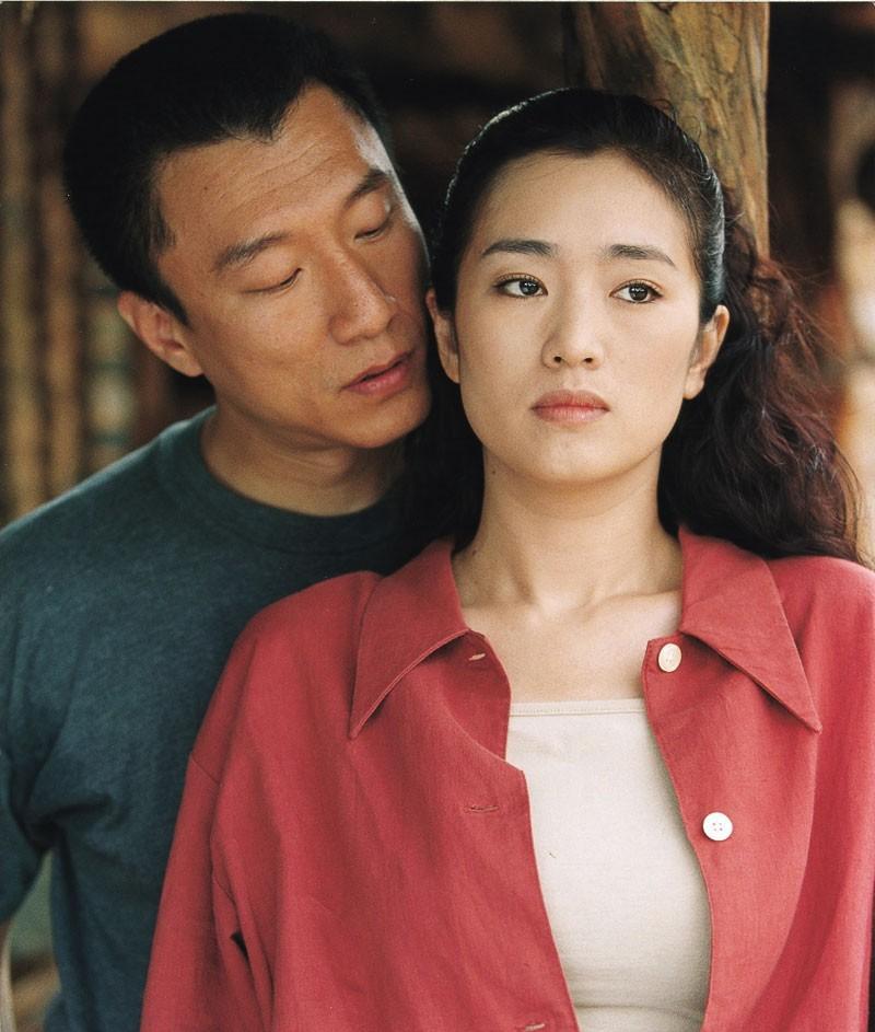 巩俐的前任男友中有8位都是非常有地位和权力的人物!