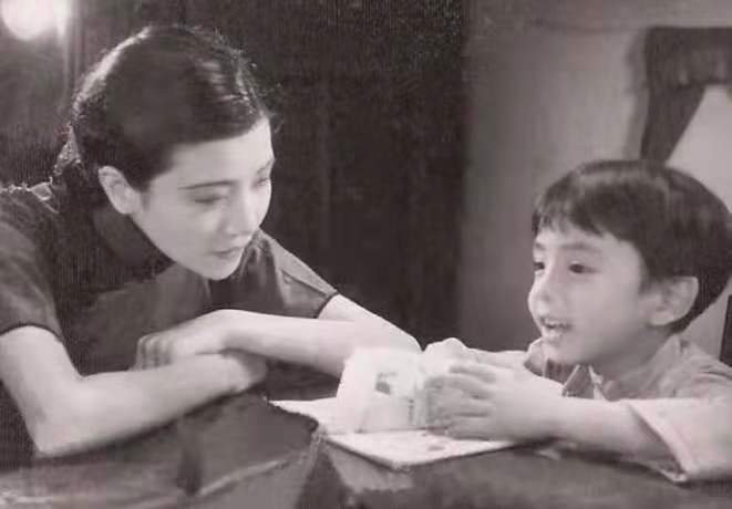 加班到深夜回家妻子不开门,黎铿在公园静坐许久,最终投河自尽