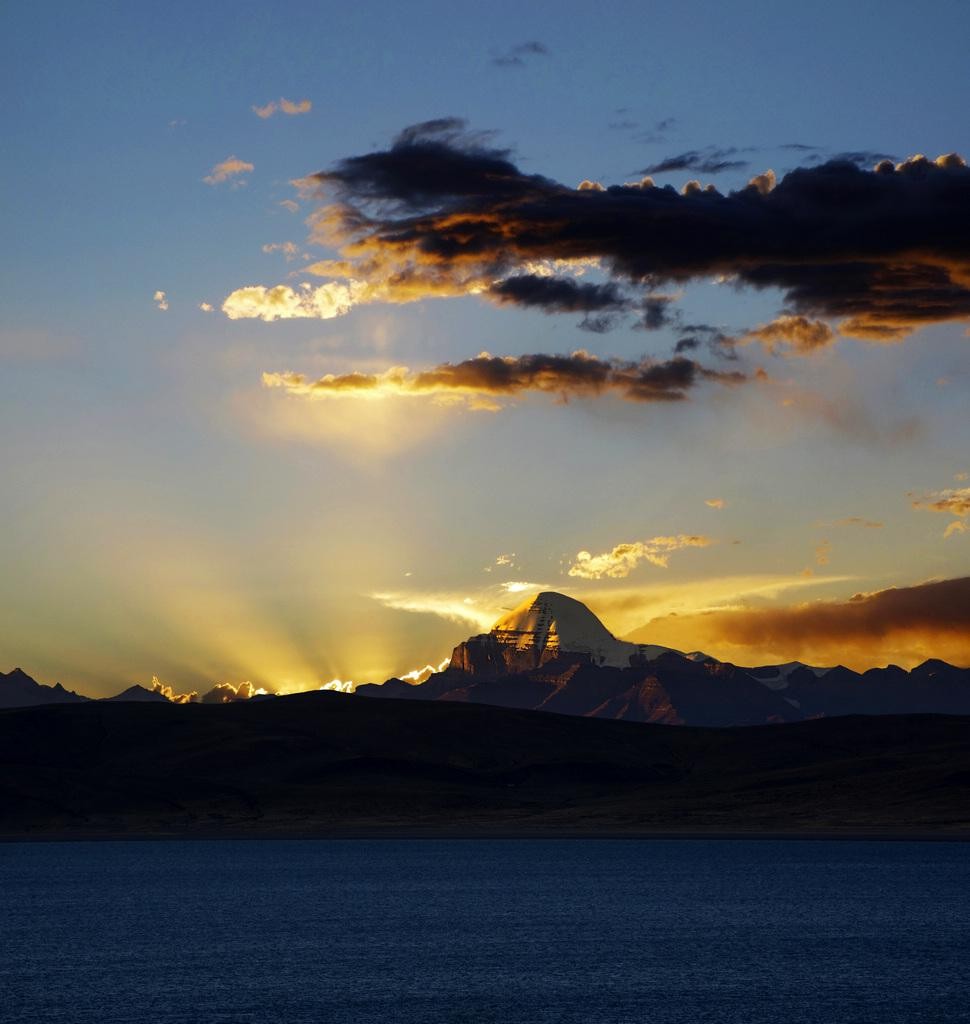 冈仁波齐:日照金山熠熠生辉,放下焦虑,来一场说走就走的旅行!