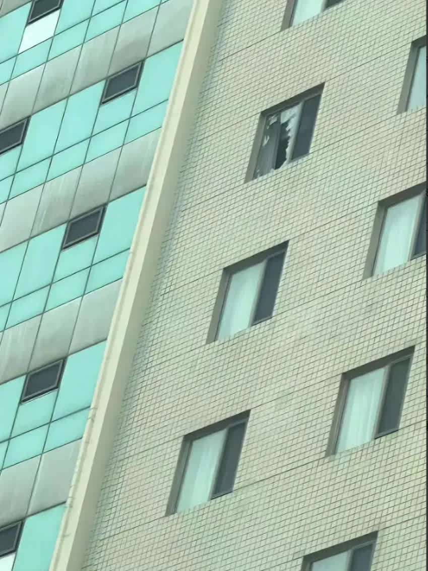 突发!大连一男子在酒店裸身坠楼身亡,楼下车都被砸坏!
