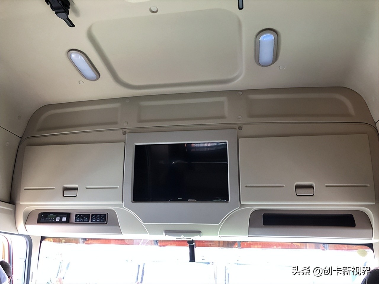 42万解放青汽jh6 生活舱 550马力 双层卧铺 衣柜 马桶 淋浴