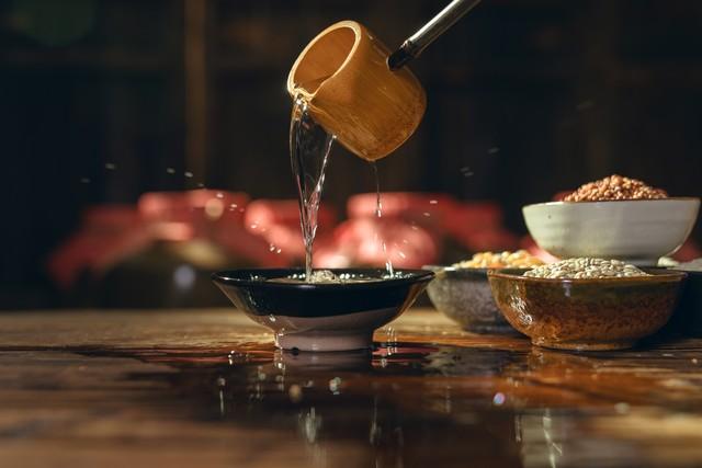 纪实:落马贪官:刘俊卿自恋自大,豪掷70万建雕像,开会携带手枪