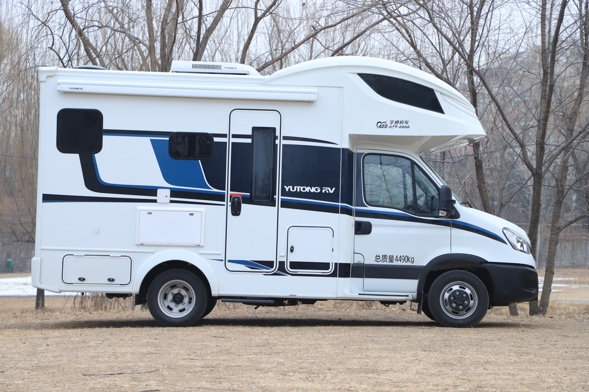 3.0t动力,空间宽敞还带6座5卧,有吃住功能,实拍宇通性能型房车