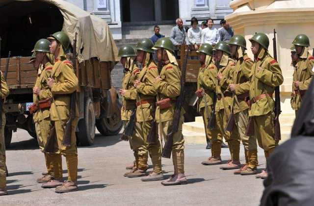 抗日战争时期,老农收养一名受伤的日军士兵,48年后他这样报恩