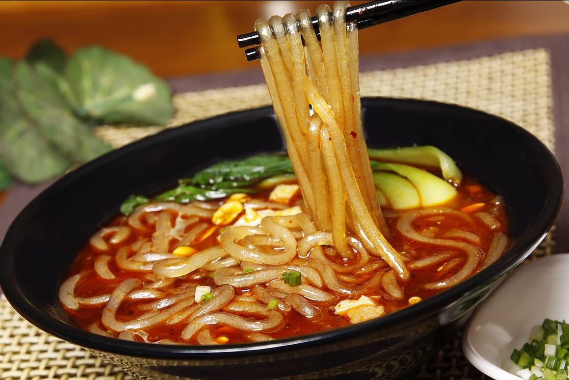 家有红薯粉条,教你自制酸辣粉,酸辣爽滑真入味,夏天吃太过瘾了