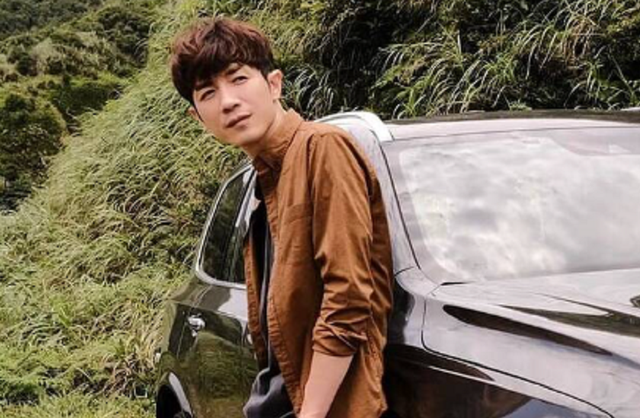 男星萧闳仁遇车祸坠落山谷,车翻转10圈,车内5人受伤