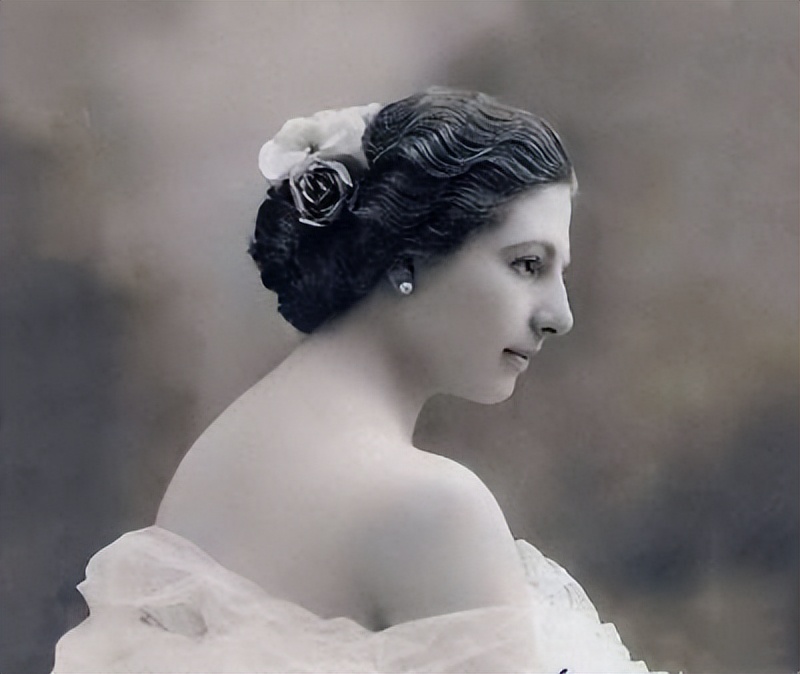 一战女间谍:被枪决前向行刑队做一动作,逼得队长立刻开枪