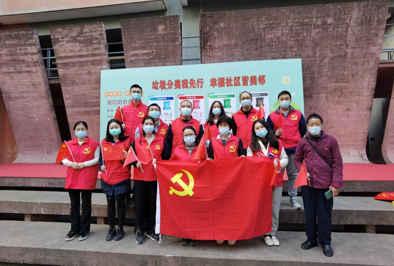 白云鹤龙街道:时代玫瑰园开展垃圾分类定向探索活动