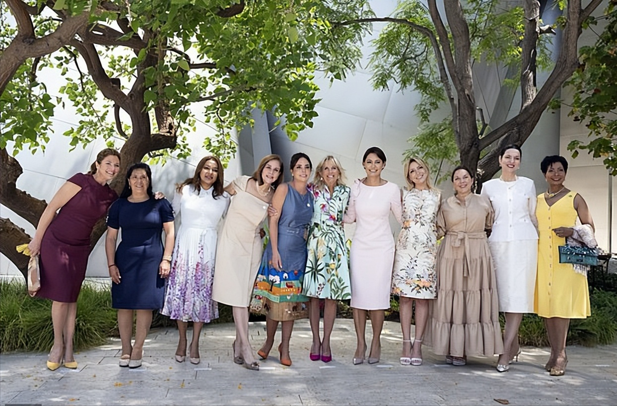 第一夫人们在美洲峰会大合影,美国夫人穿花裙,巴西夫人气质更赞