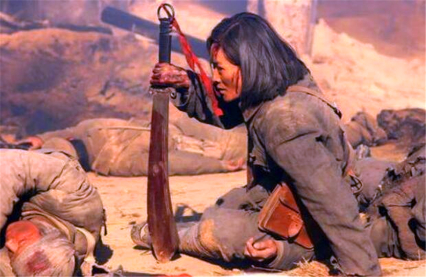 抗日女兵临死前提出拍照,日本记者爽快应允,多年后却后悔莫及