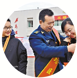 飞行员王建东荣立一等功
