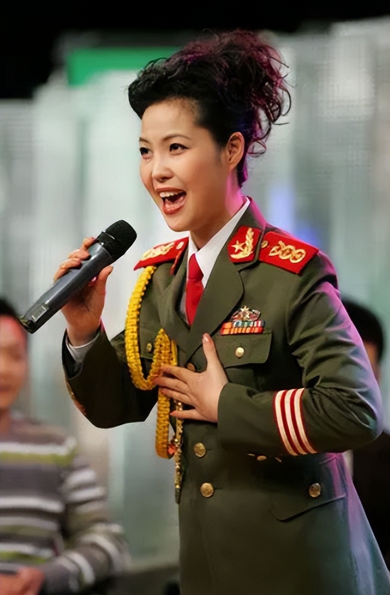 梦鸽:24岁嫁大27岁的李双江,儿子却成阶下囚