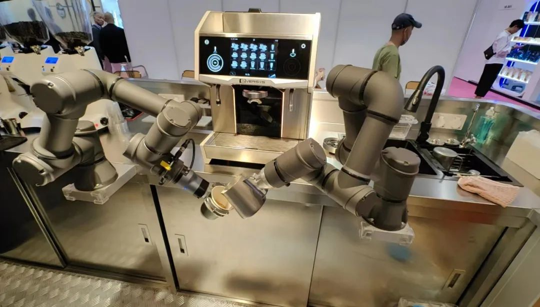 "啡"同凡响!遨博推出咖啡拉花工艺包,智造科技美学!