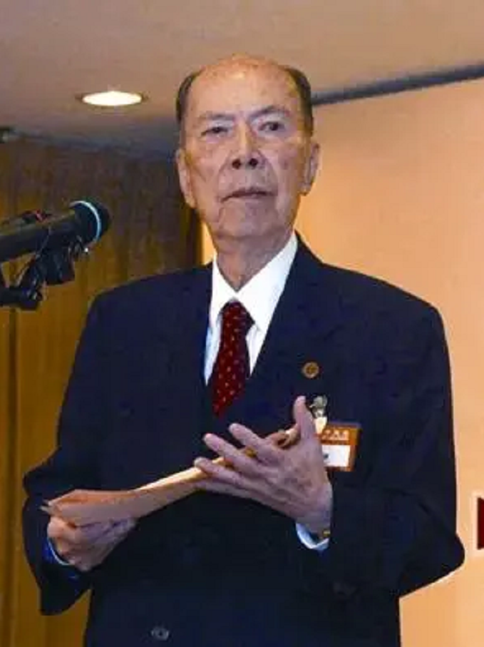 回顾:澳门回归前,马万祺前来提醒:定要驻军,中央得知:放心