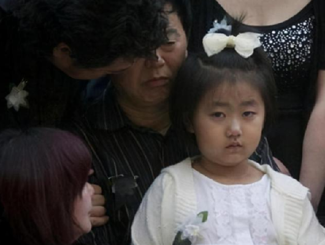 丛飞和妻子先后离世,5岁女儿成孤儿,外祖父带大,长得很漂亮