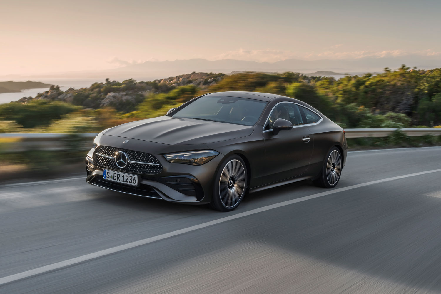 奔驰全新cle轿跑车首发 爱上它的时间按秒计算