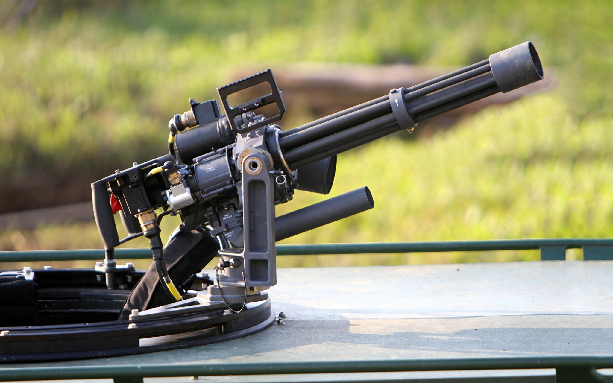 来自20世纪50年代的m134机枪是一把电动式加特林