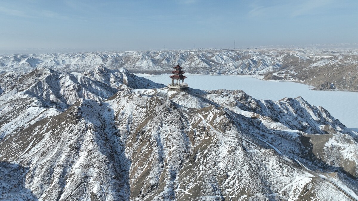 2023年12月17日,甘肃省酒泉市金塔县迎来了降雪