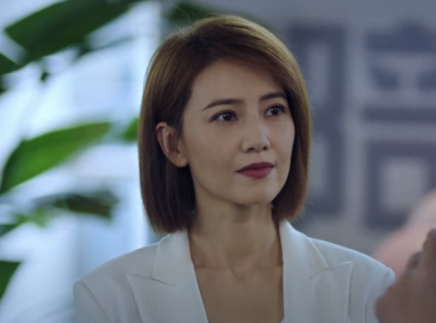 直到2021年高圆圆参演时代大戏《光荣与梦想》,才算重新回到观众面前