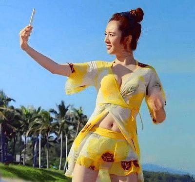 31岁王晓晨堪比"出水芙蓉",看完泳装剧照后,简直不要太撩