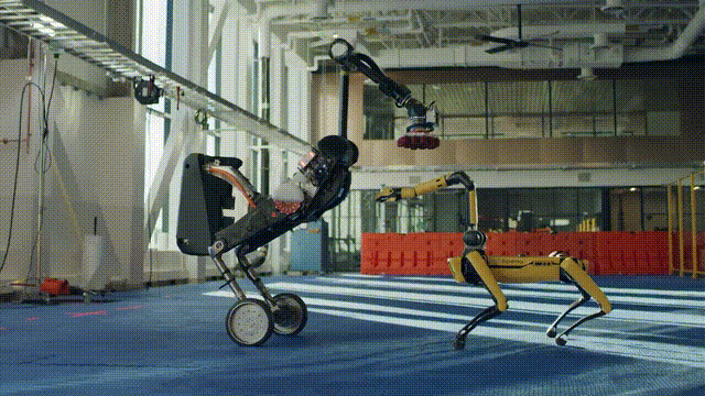 波士顿动力机器人大秀男团舞,人味满满,多次转卖后展示新标签