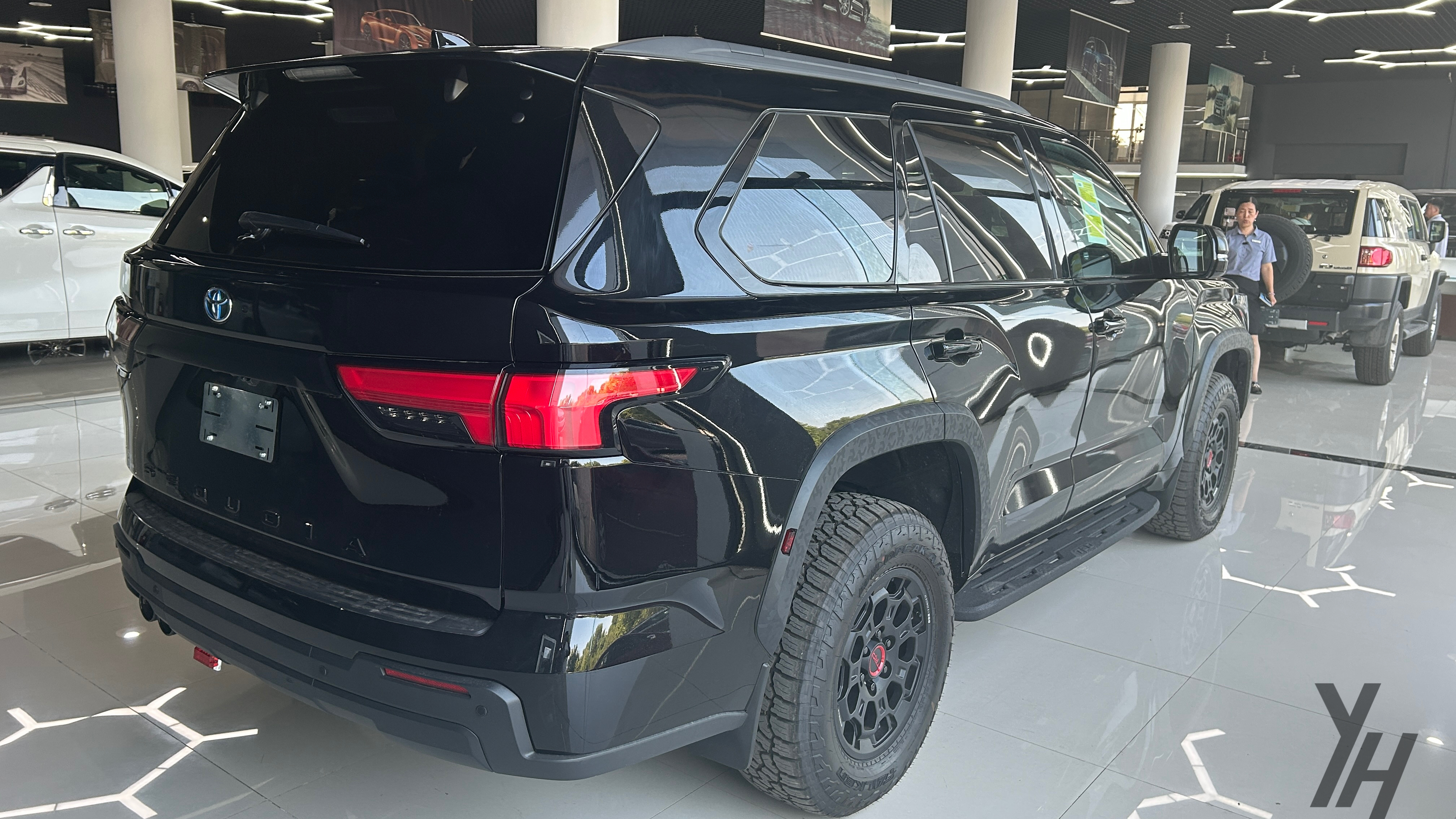 丰田红杉里的越野天花板