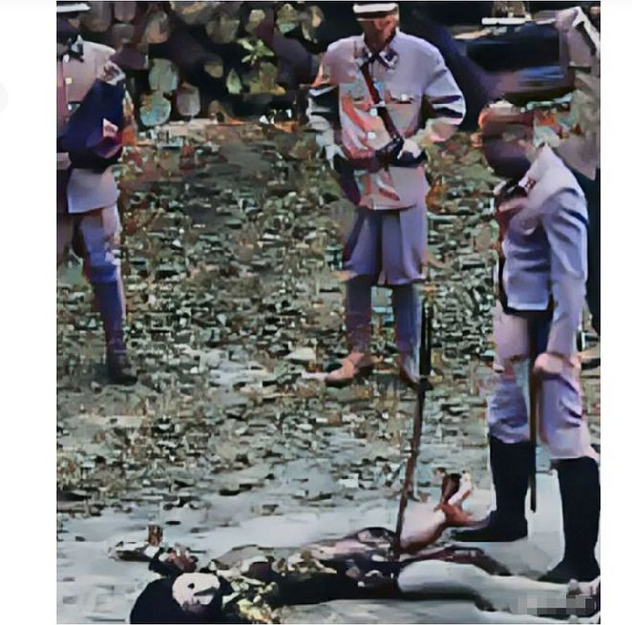 1945年,一名抗日女英雄被日寇杀害的照片,凌辱后军刀插进下体 照片