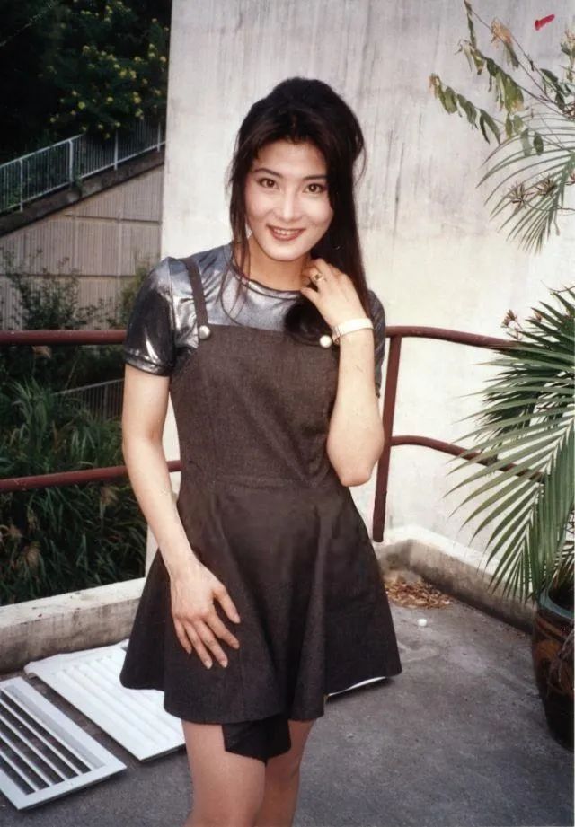 杨丽菁年轻时照片图片