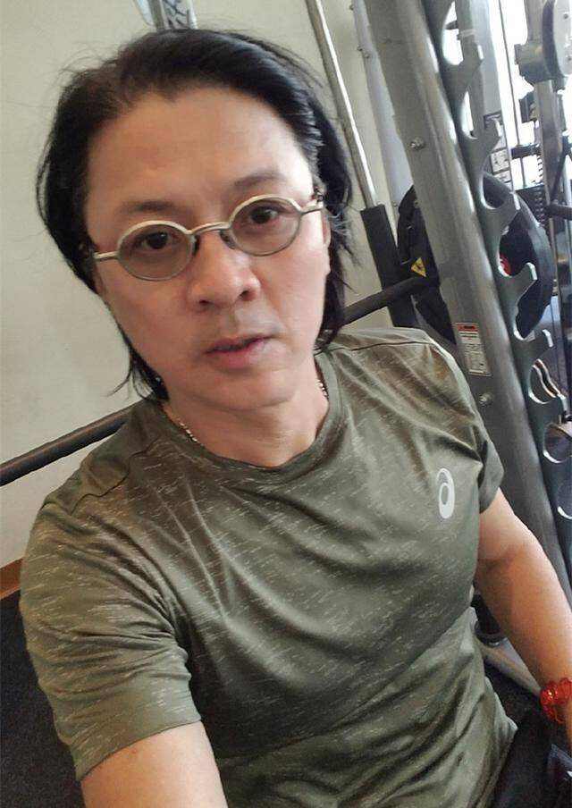 亚视前小生尹天照近况曝光!酒吧商演人气低,为妻子治病花光家产