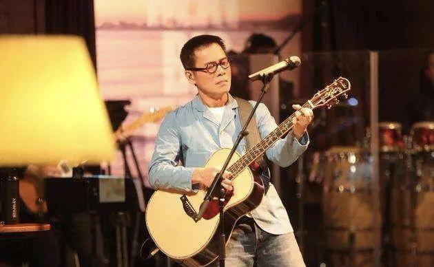 天生文人黄霑,乐坛教父罗大佑,那个年代的音乐人看起来都像诗人