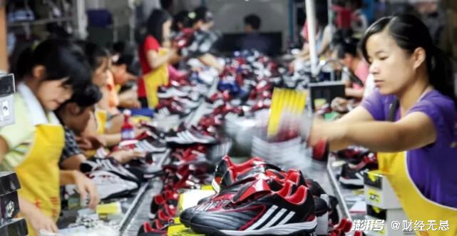 左手学安踏右手仿李宁,被高瓴盯上的特步,新价值在哪?