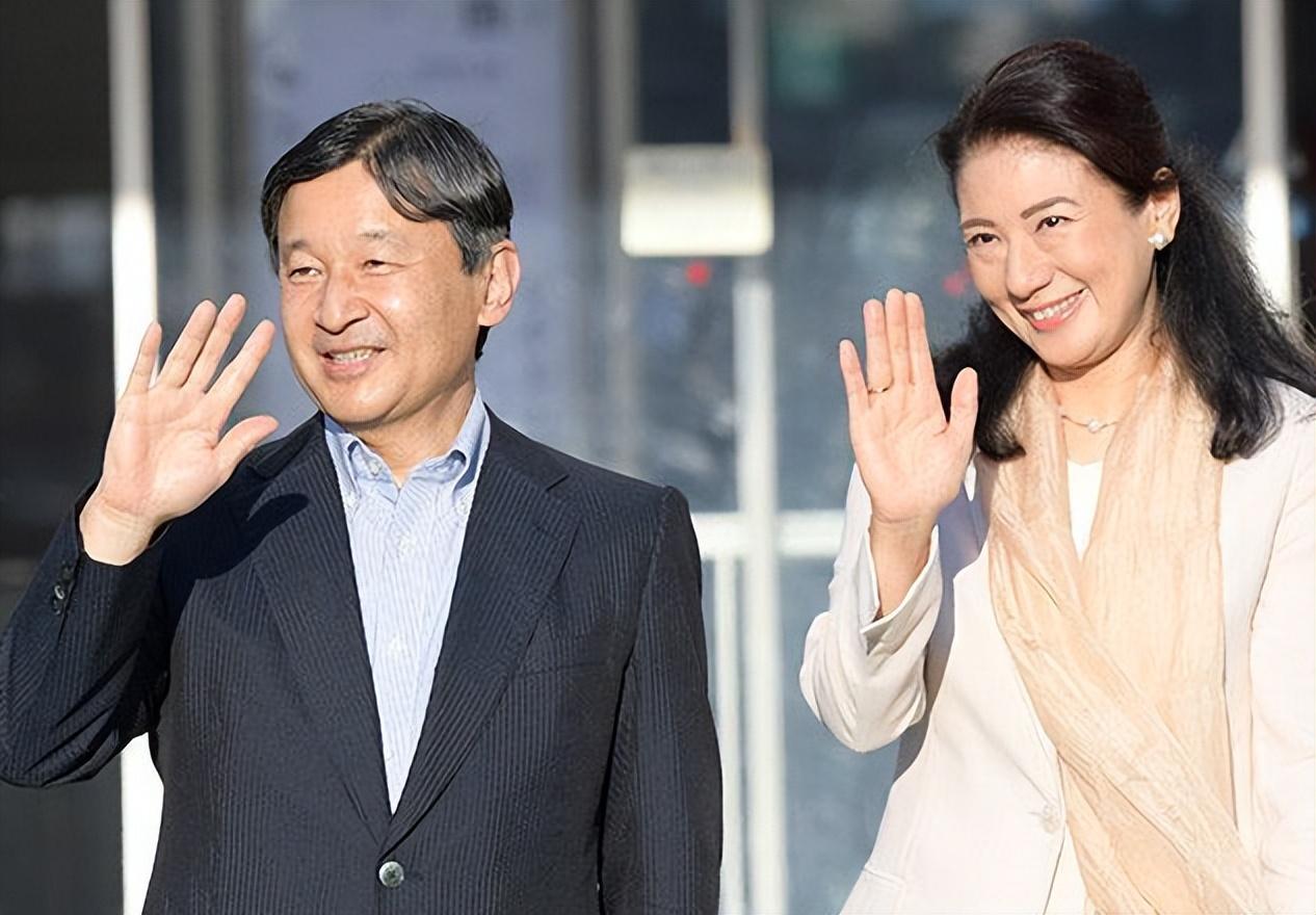 按照日本的传说,皇室成员乃是神族,故没有姓氏,也不受日本的户籍法律